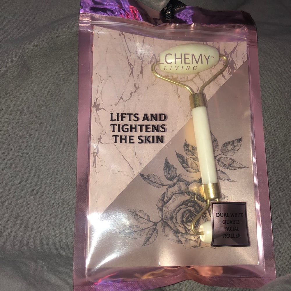 Quartz facial roller